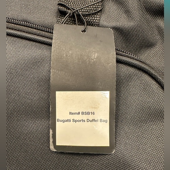 Bugatti Sports Bag BSB16 - Sleek and Versatile Travel Companion - Picture 3 of 5